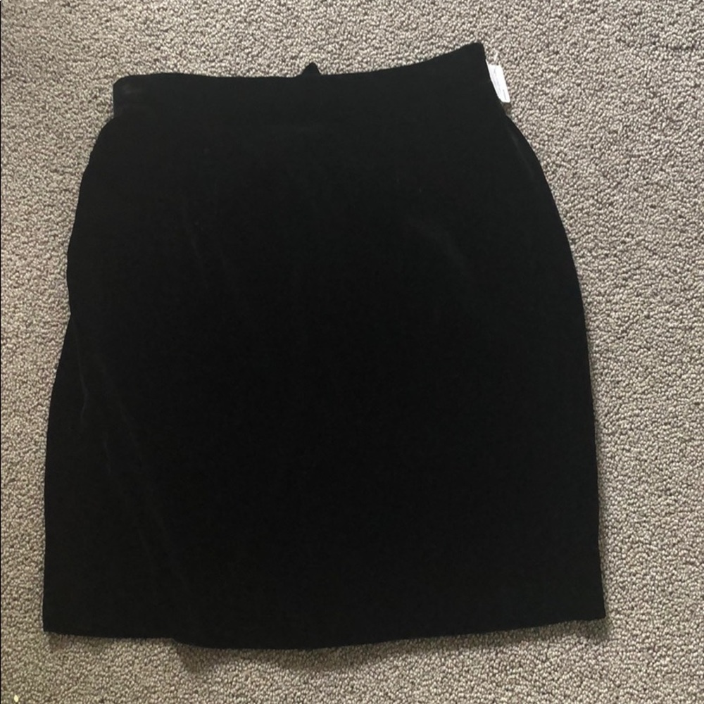 Velvet black skirt